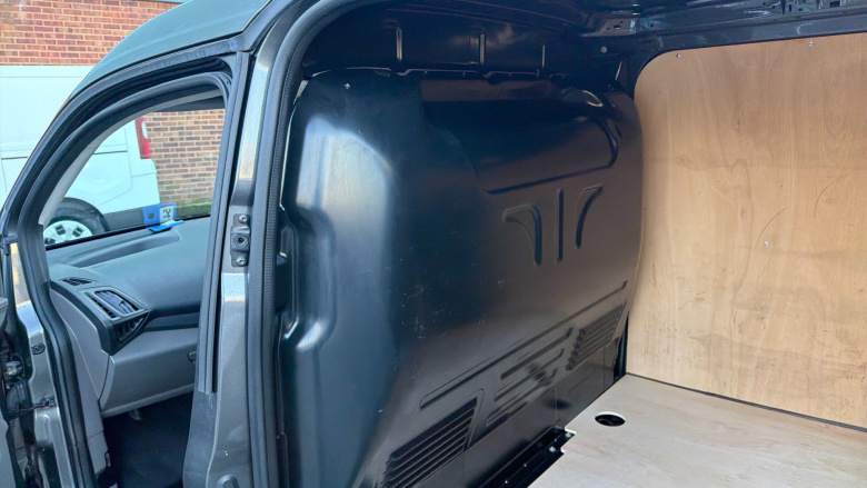 Ford Transit Connect 250 L2 Diesel 1.5 EcoBlue 100ps Limited Van